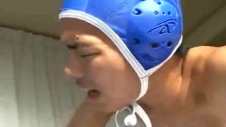 【無料ゲイ動画】水球男子のケツが男に狙われた！ガン堀されて気持ちいいっ！